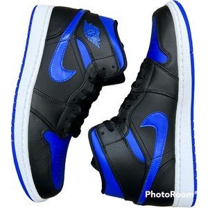 NIB Men’s Nike Air Jordan 1 Mid black hyper royal white 11.5